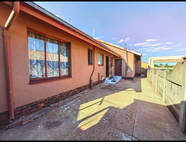 3 BEDROOM HOUSE FOR SALE IN SEBOKENG ZONE 3